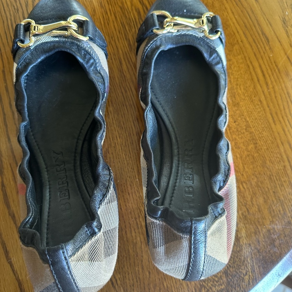 Burberry flats